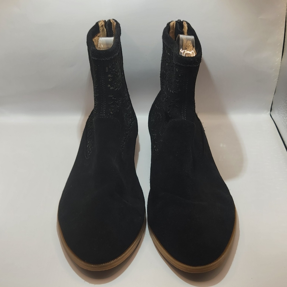 JACK ROGERS Black Perforated Almond Toe Stacked Heel Zip-Up Size 7.5